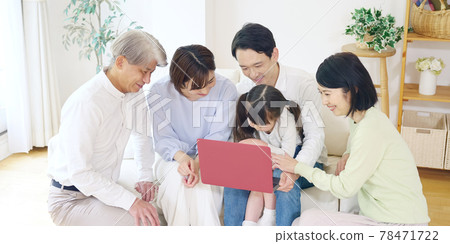 看電腦的家庭通信教育視頻分發服務 看電腦的家庭通信教育視頻分發服務 78471722