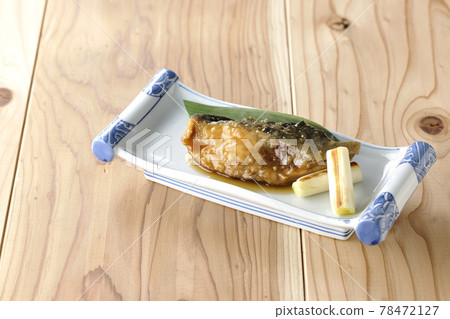 Teriyaki and grilled yellowtail with bamboo leaves 78472127