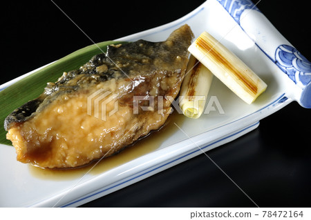 Photographed yellowtail teriyaki and grilled green onions with bamboo leaves on a black background 78472164