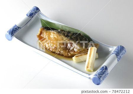Photographed yellowtail teriyaki and grilled green onions with bamboo leaves on a white background 78472212