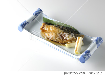 Photographed yellowtail teriyaki and grilled green onions with bamboo leaves on a white background 78472214