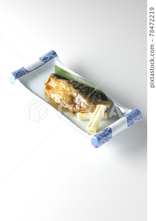 Photographed yellowtail teriyaki and grilled green onions with bamboo leaves on a white background 78472219