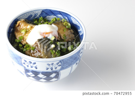 Photographed a teriyaki bowl of yellowtail topped with hot balls and plenty of small onions on a white background 78472955