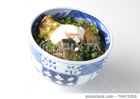 Photographed a teriyaki bowl of yellowtail topped with hot balls and plenty of small onions on a white background 78472958
