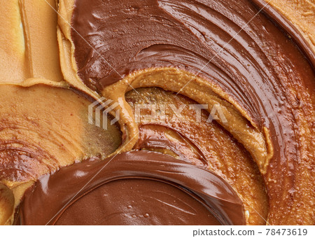 melted chocolate cream and peanut butter 78473619