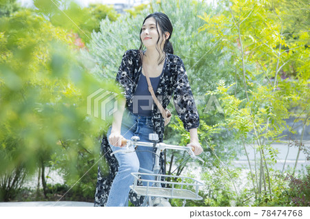 Women's bicycle walk Women's bicycle walk 78474768