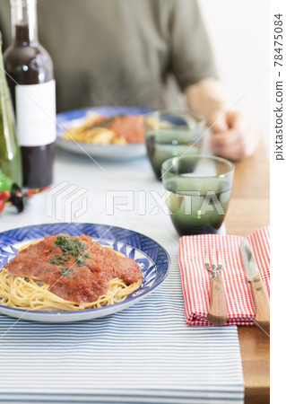 Italian lunch with freshly prepared spaghetti [Meal] 78475084
