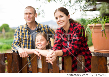 Portrait of friendly family in the courtyard of country house 78475282