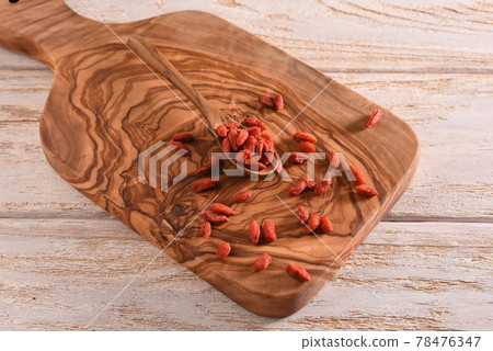 Goji on a cutting board 78476347