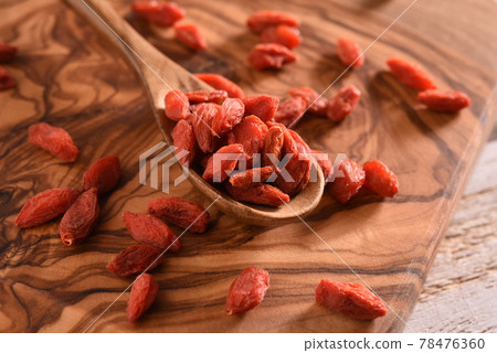 Goji on a cutting board 78476360