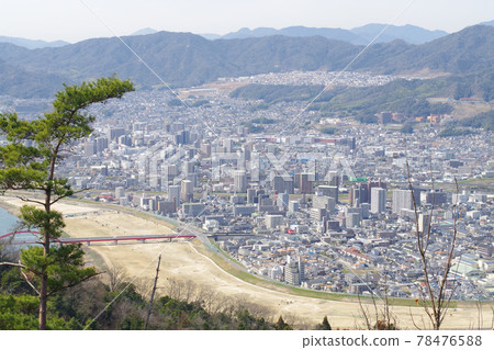 從松笠山觀景台看廣島市淺南區的街景 從松笠山觀景台看廣島市淺南區的街景 78476588