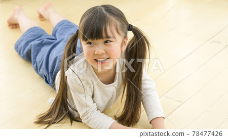 Child / Childcare / Parenting 78477426