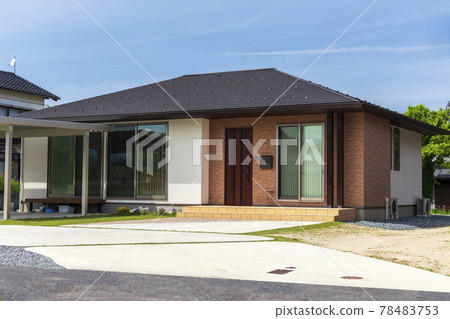 Building Residential one-story entrance exterior 78483753