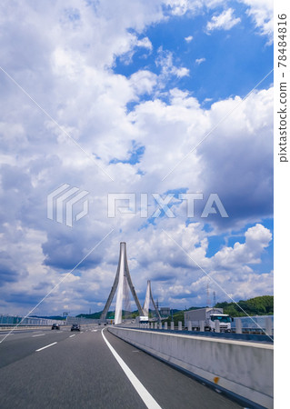 Toyota Arrows Bridge, drive on the Isewangan Expressway from Shin Tomei on a sunny day Toyota Arrows Bridge, drive on the Isewangan Expressway from Shin Tomei on a sunny day 78484816