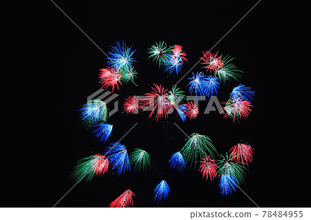 [Fireworks image] Colored Chiwa chrysanthemum. A fireworks display in which many florets bloom all at once. 78484955