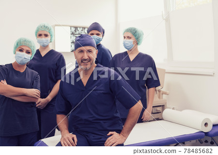 orthopedic doctor working together with his multiethnic team orthopedic doctor working together with his multiethnic team 78485682