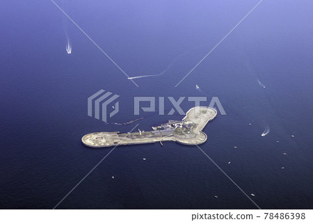 Aerial view of Fort No.2 off the coast of Futtsu City, Chiba Prefecture Aerial view of Fort No.2 off the coast of Futtsu City, Chiba Prefecture 78486398