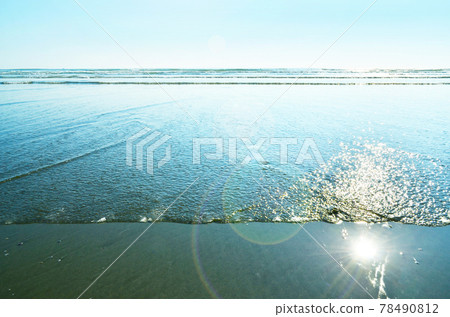海浪耀斑背景素材 78490812