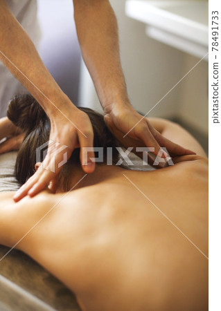 Masseur rubbing shoulders of woman Masseur rubbing shoulders of woman 78491733