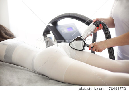 Crop woman having lipomassage in salon Crop woman having lipomassage in salon 78491750