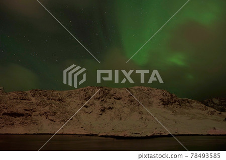 Aurora borealis Green northern lights above mountains Aurora borealis Green northern lights above mountains 78493585