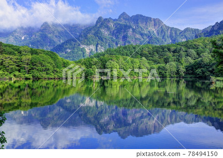 初夏鏡池早晨 78494150