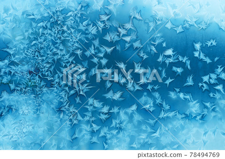 Beautiful ice patterns on winter window 78494769