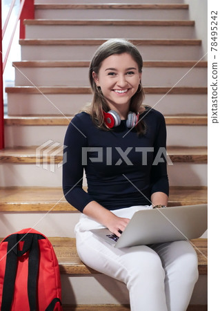 students use modern technology in school to create projects 78495242