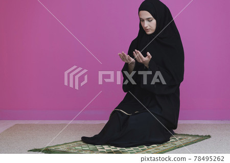 Muslim woman in namaz praying to Allah Muslim woman in namaz praying to Allah 78495262