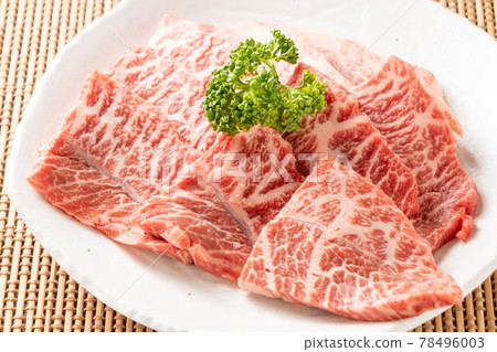烤肉用牛肉(刀片牛排)。 烤肉用牛肉(刀片牛排)。 78496003