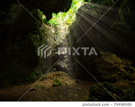 Okinawa's power spot where sunlight shines Okinawa's power spot where sunlight shines 78496986