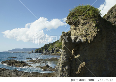 Parent and child bearing rock Parent and child bearing rock 78498048