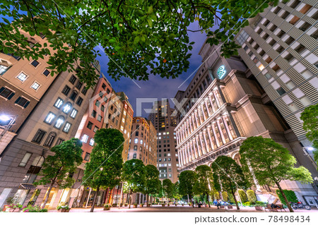 俯瞰以探索日本東京市容（夜景）而聞名的意大利街市容，汐留=東京都港區東新橋 78498434