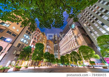 俯瞰以探索日本東京市容（夜景）而聞名的意大利街市容，汐留=東京都港區東新橋 78498435