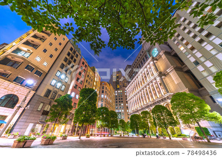 俯瞰以探索日本東京市容（夜景）而聞名的意大利街市容，汐留=東京都港區東新橋 78498436