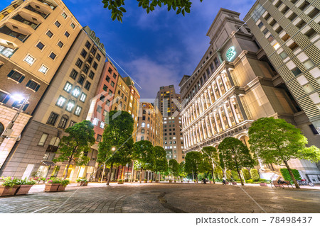 俯瞰以探索日本東京市容（夜景）而聞名的意大利街市容，汐留=東京都港區東新橋 78498437