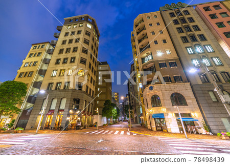 俯瞰以探索日本東京市容（夜景）而聞名的意大利街市容，汐留=東京都港區東新橋 78498439