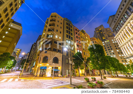 俯瞰以探索日本東京市容（夜景）而聞名的意大利街市容，汐留=東京都港區東新橋 78498440