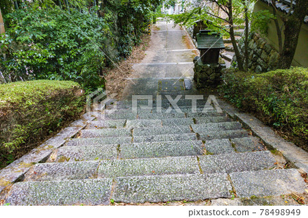Stairs in front of Shohoji Temple and Reimei Shrine (25 Seikanji Ryozancho, Higashiyama-ku, Kyoto City, Kyoto Prefecture) 78498949