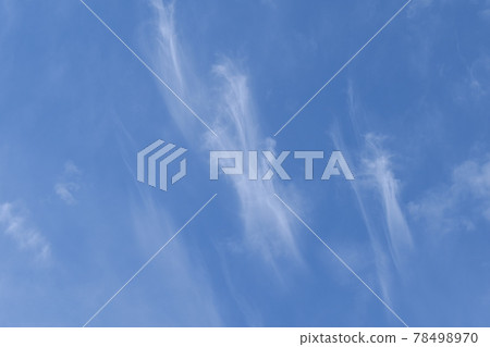 Streak clouds rising in the blue sky during the rainy season 78498970