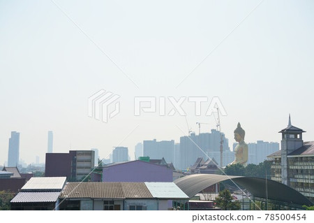 從捷運藍線 Vampai 站看到的 Wat Pak Nam 大佛像 78500454