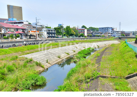 豆葉橋/從大栗川下游看（東京都八王子市）[2021.6] 78501327
