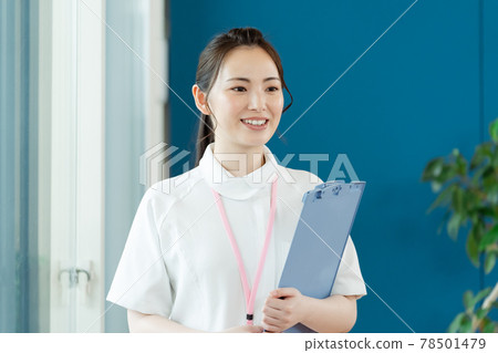 A nurse woman 78501479