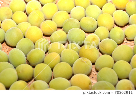 A lot of ome on the colander 78502911