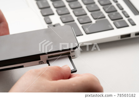 SD card at hand 78503182