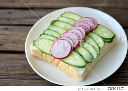 Cucumber and radish open sandwich with topping 78505871