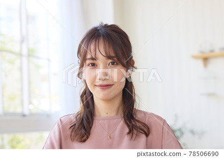 Women having an online meeting 78506690