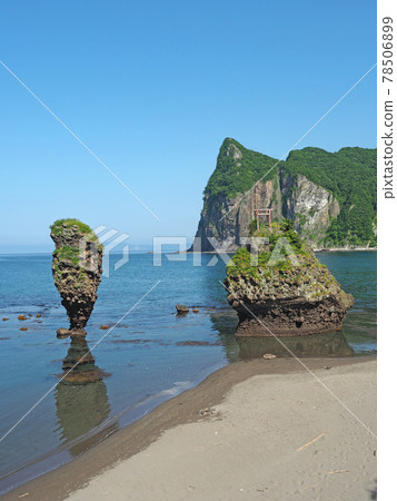 Ebisu Rock and Daikoku Rock in Yoichi Town, Hokkaido Ebisu Rock and Daikoku Rock in Yoichi Town, Hokkaido 78506899