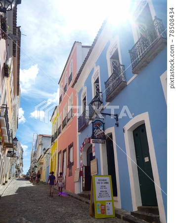 巴西薩爾瓦多 Pelourinho 廣場附近色彩繽紛的建築和城市景觀 巴西薩爾瓦多 Pelourinho 廣場附近色彩繽紛的建築和城市景觀 78508434