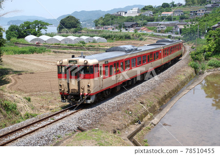 Photograph of the Omura Line railway, Kiha 66 and Kiha 67 (JNR type diesel railcars) Photograph of the Omura Line railway, Kiha 66 and Kiha 67 (JNR type diesel railcars) 78510455